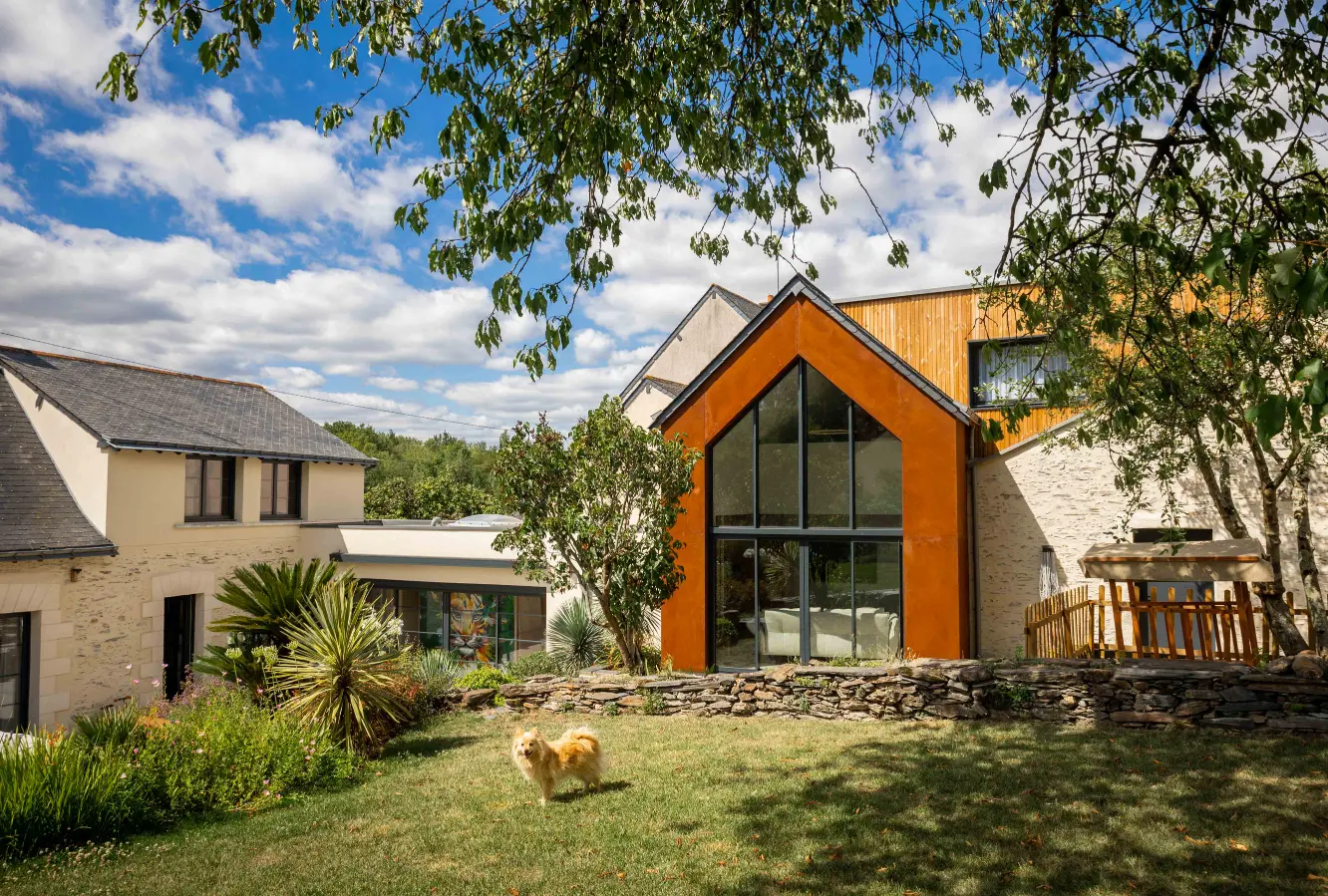 Extension d’une habitation et surélévation d’une annexe à Mûrs-Érigné