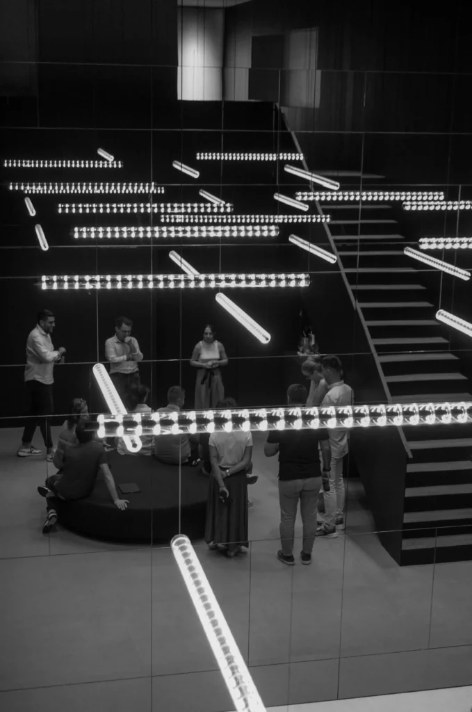 Visite de l’usine Arkoslight à Valence, partenaire lumière de l’Atelier PLD.